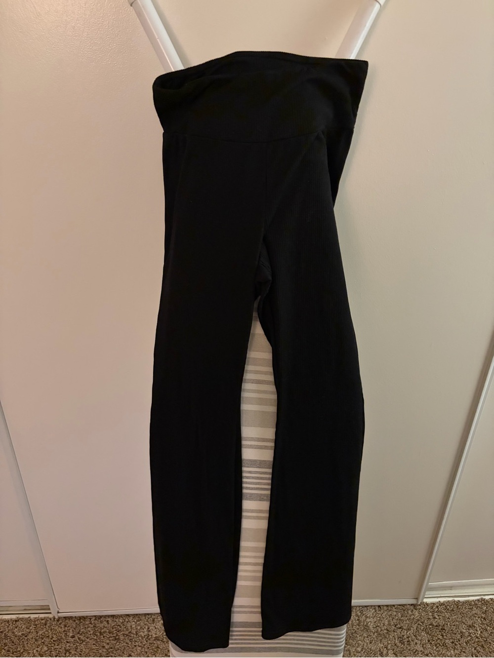Black ribbed yoga pants